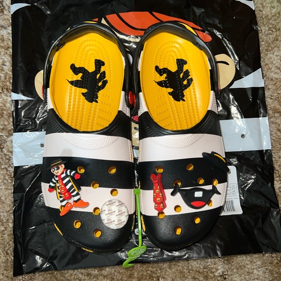 NWT Crocs x Mcdonalds Hamburglar Crocs with Jibbitz Size M8/W10 - Picture 3 of 9